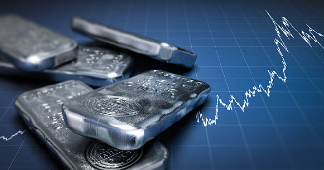 أسعار الفضة تنخفض من أعلى مستوياتها في أربعة أسابيع بعد ارتفاع مؤشر أسعار المستهلكين الأمريكي